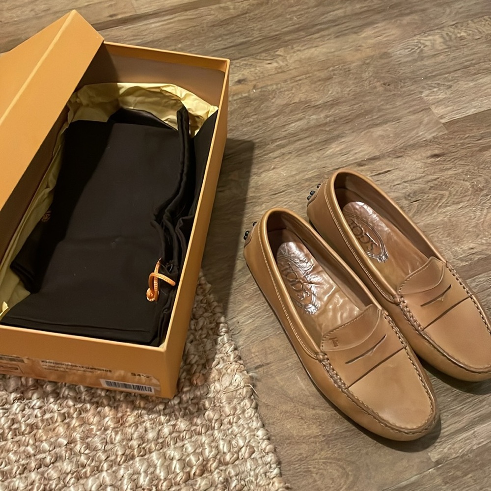 Tod’s Gommini Loafers (Authentic)
